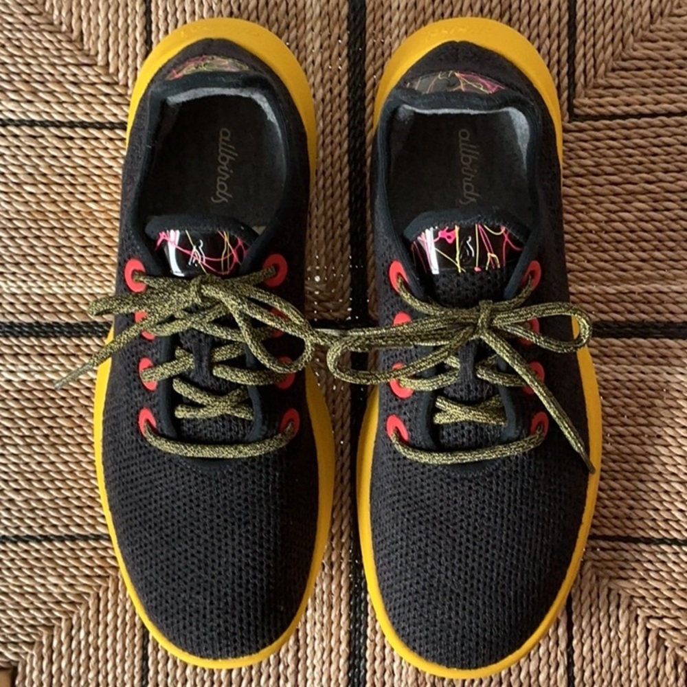 Allbirds Tree Runner - Limited Edition Black & Yellow - Picture 2 of 5